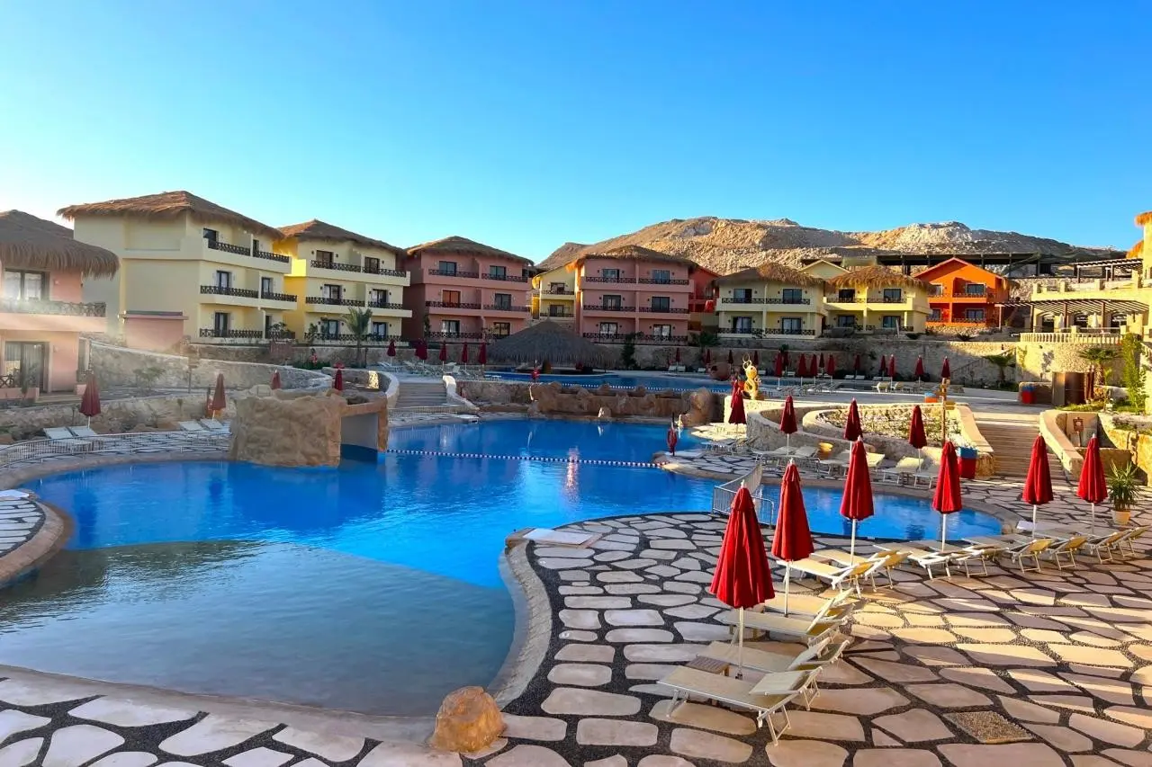 Basen w hotelu Amarina Jannah Resort & Aquapark