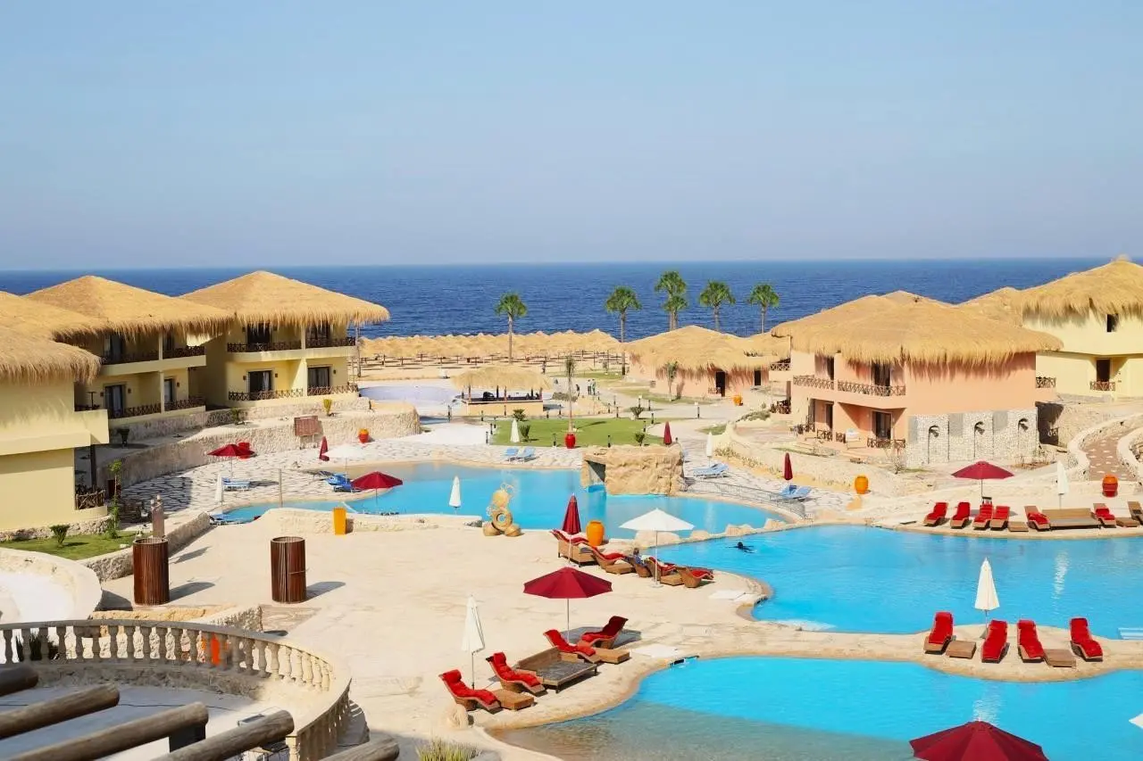 Basen w hotelu Amarina Jannah Resort & Aquapark