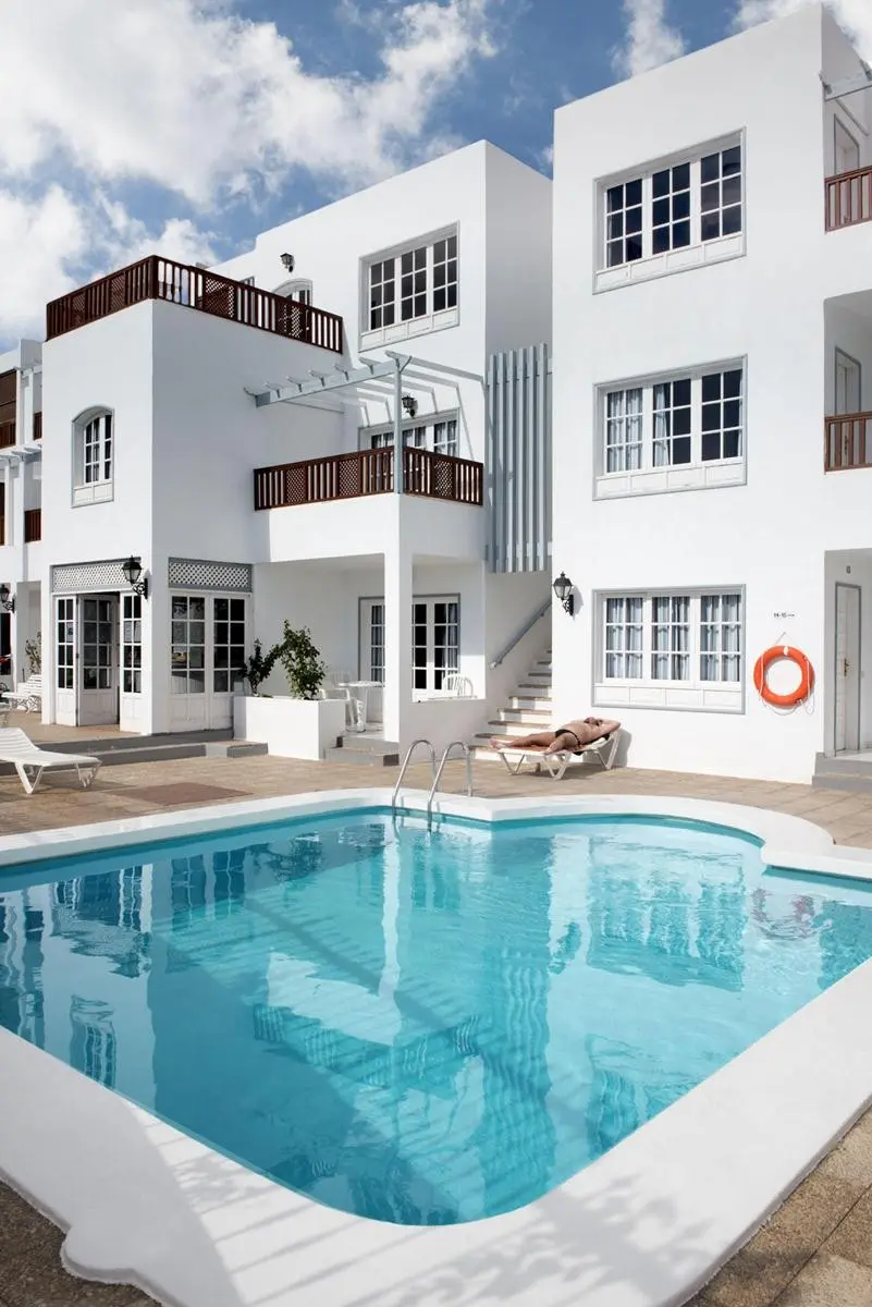 Basen w hotelu Apartamentos Vista Mar