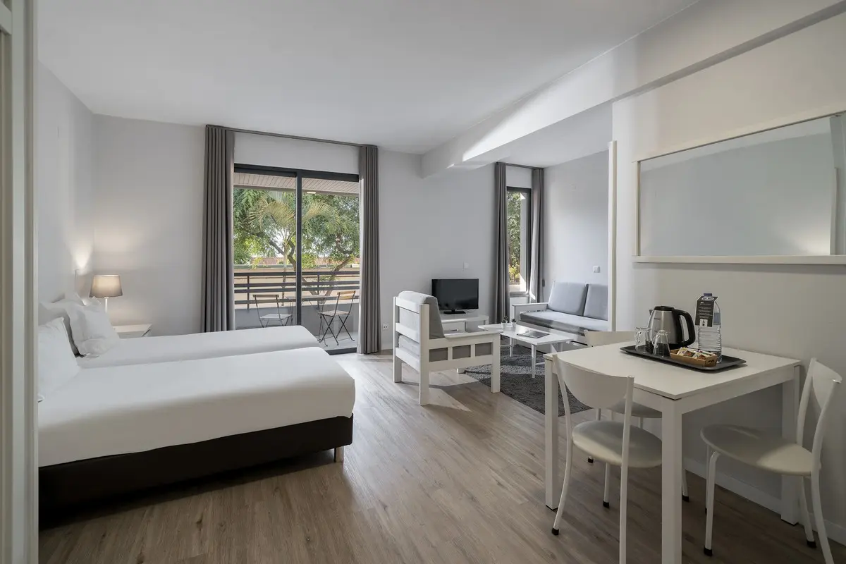 Apartamentos Vitoria — APARTAMENTOS VITORIA