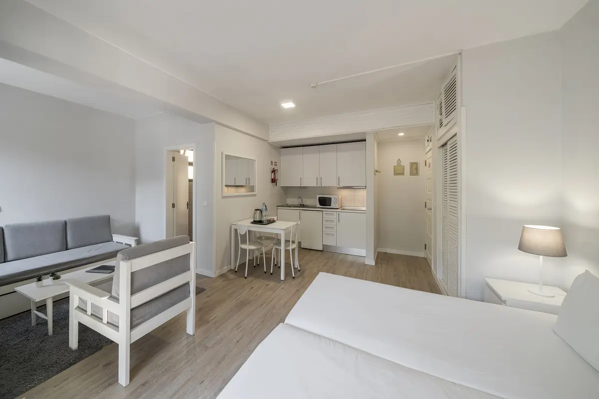 Apartamentos Vitoria — APARTAMENTOS VITORIA