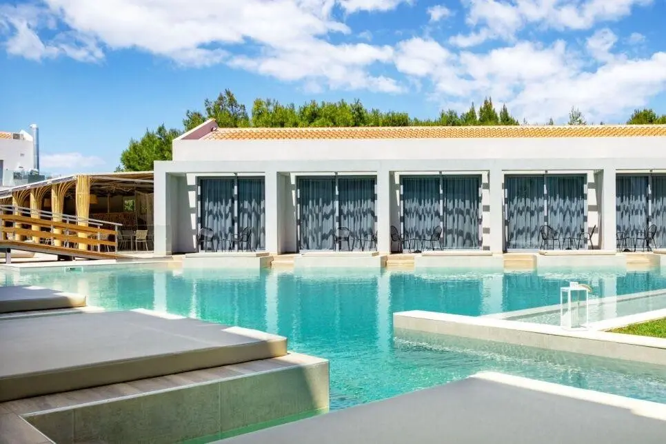 Basen w hotelu Arion Green Riviera