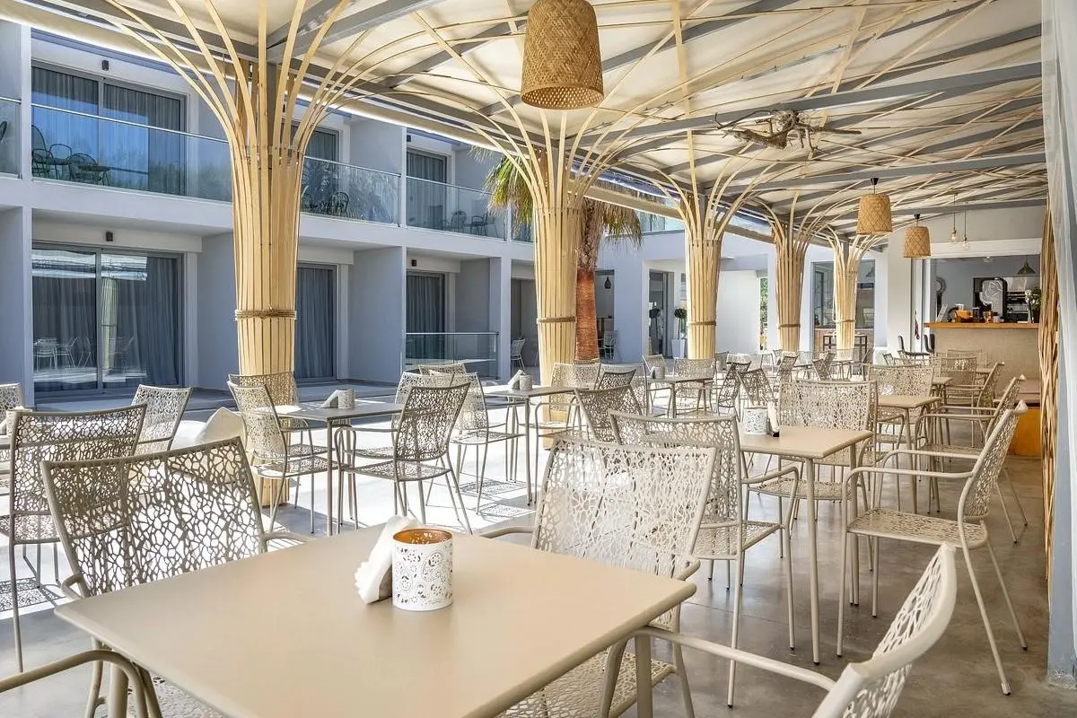 Restauracja i jedzenie w hotelu Arion Green Riviera