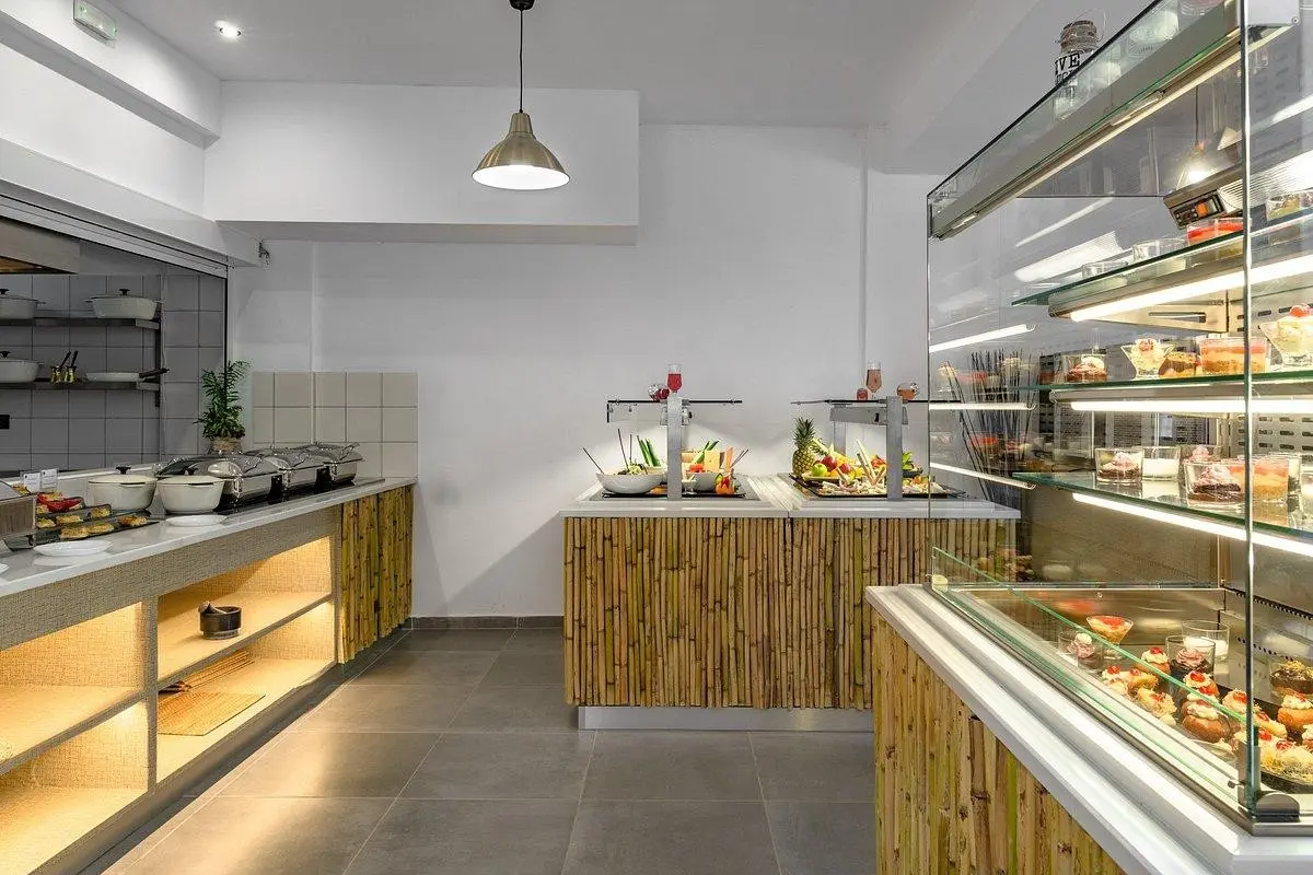 Restauracja i jedzenie w hotelu Arion Green Riviera