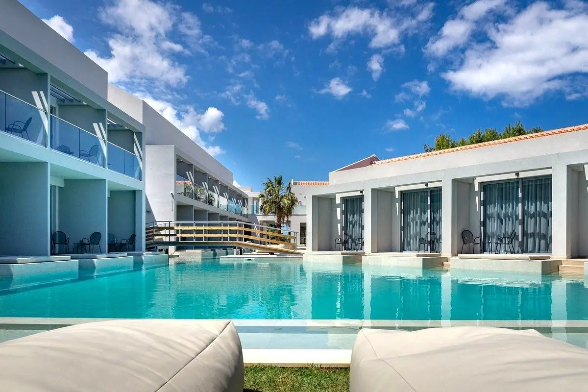 Basen w hotelu Arion Green Riviera