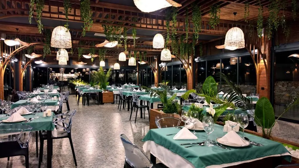 Restauracja i jedzenie w hotelu Aydinbey Siu Collection