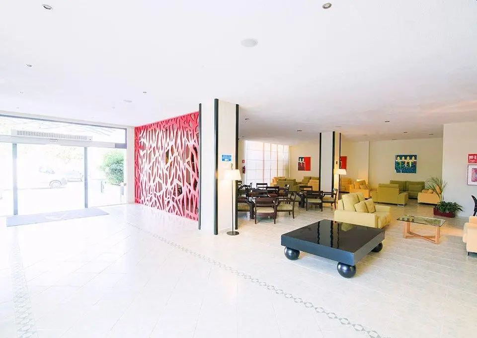 Lobby hotelu Azuline Pacific Hotel