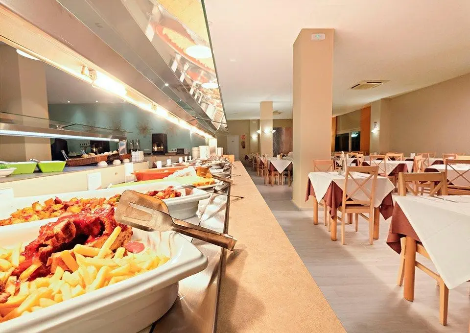 Restauracja i jedzenie w hotelu Azuline Pacific Hotel