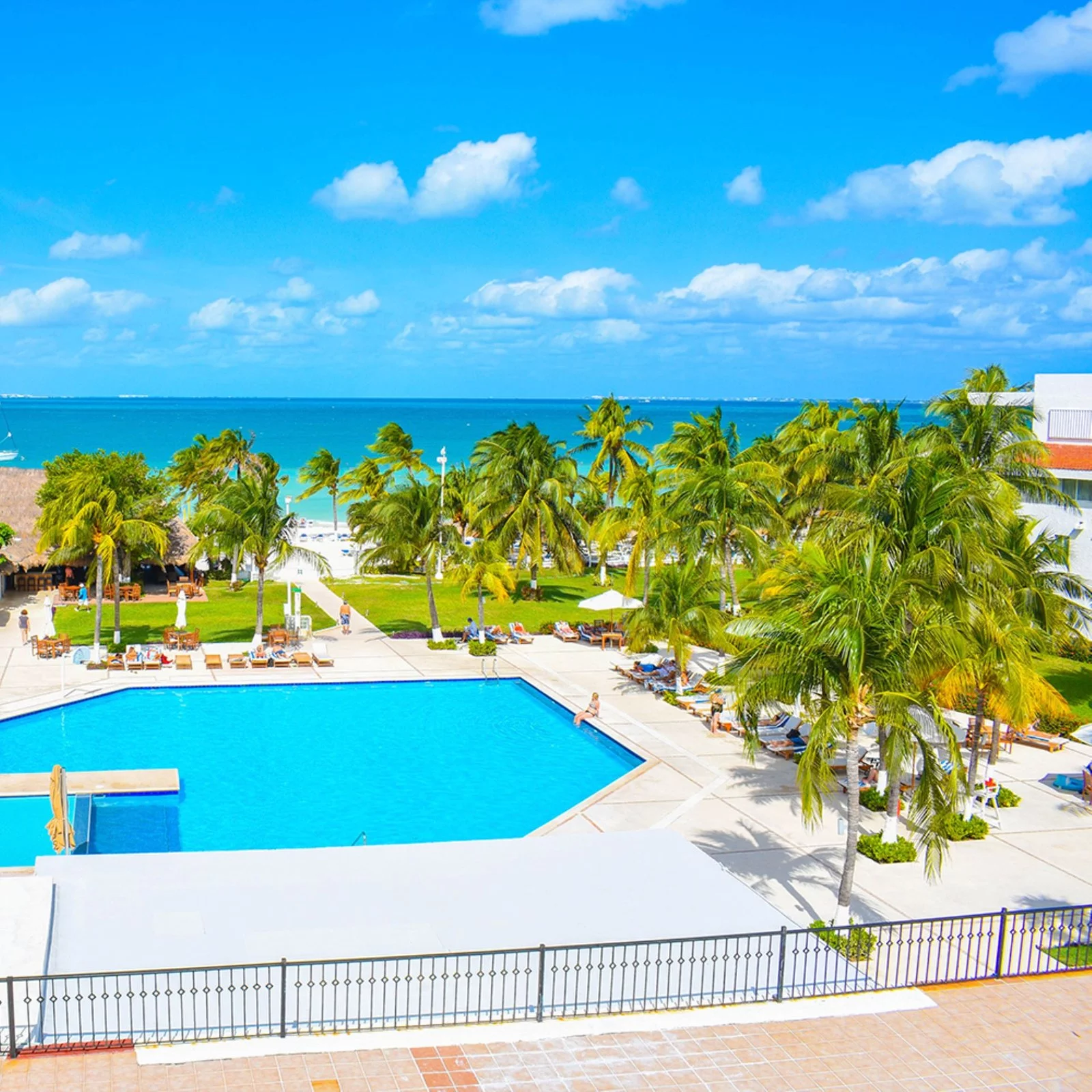 Basen w hotelu Beachscape Kin Ha Villas & Suites