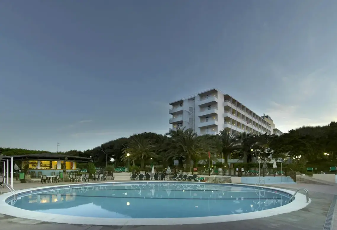Basen w hotelu Bless Ibiza