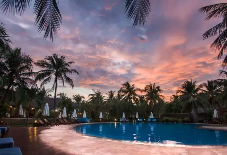 Basen w hotelu Blue Ocean Resort
