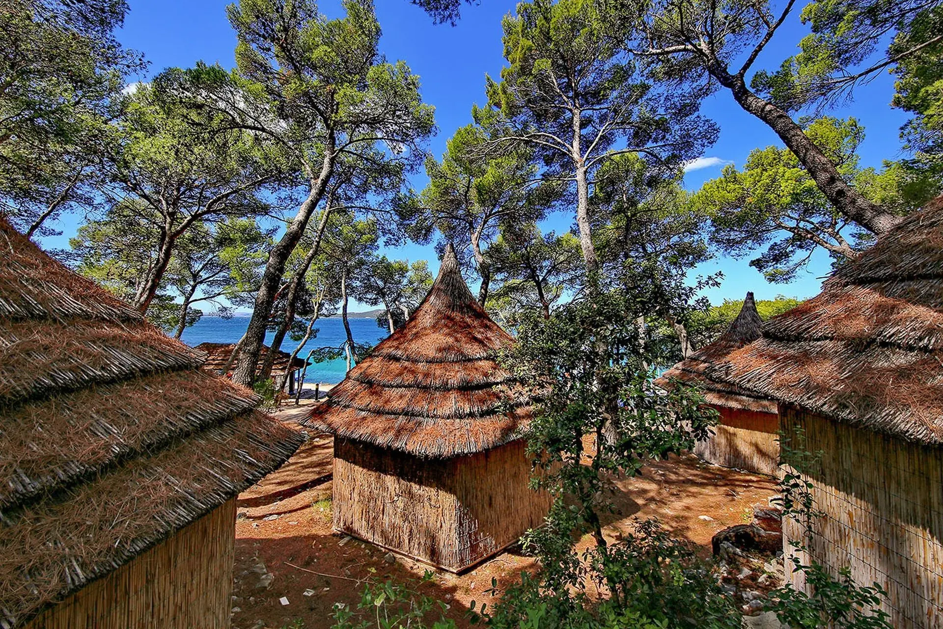 Widok z hotelu Bungalows Pine Beach Pakostane