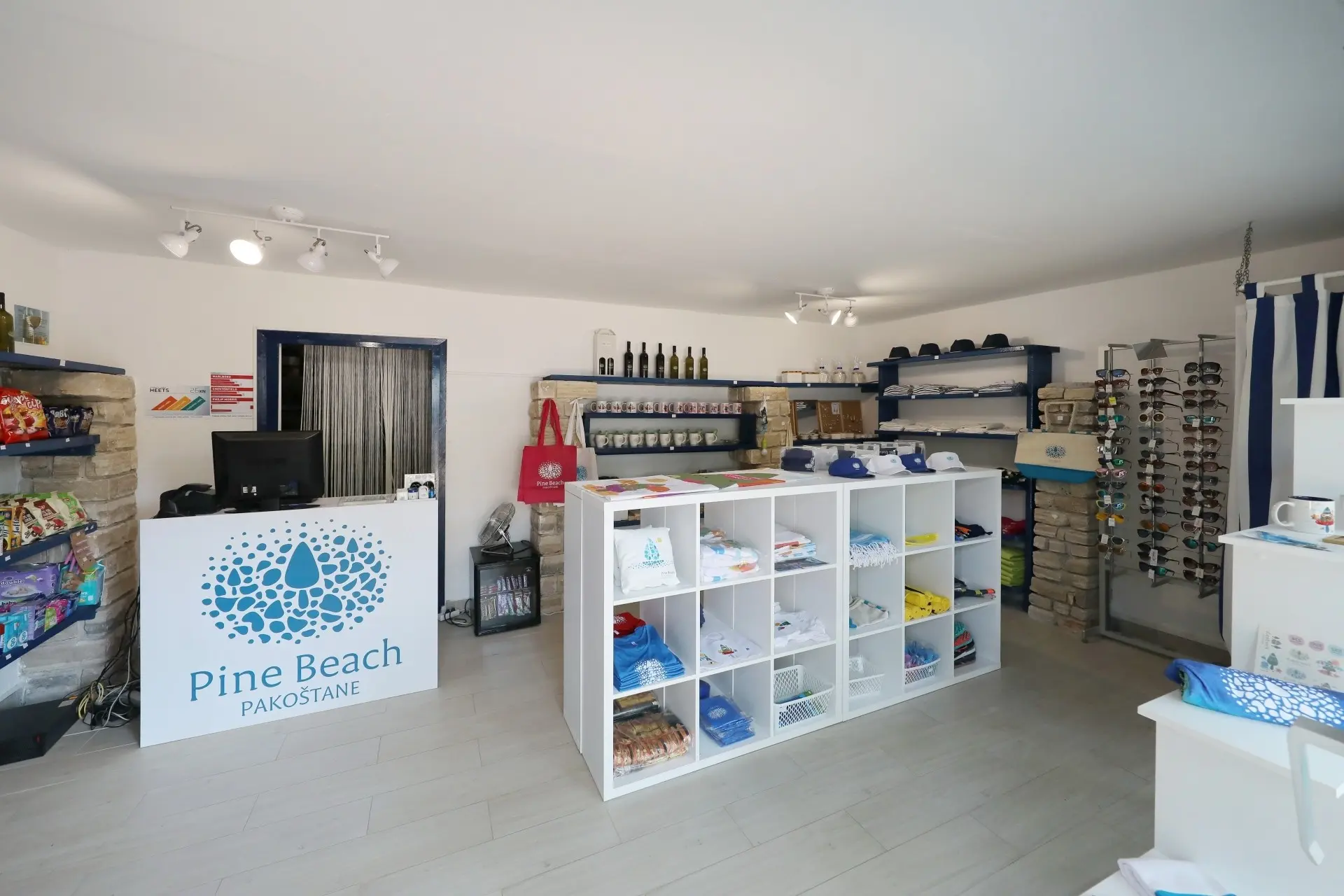 Bungalows Pine Beach Pakostane — BUNGALOWS PINE BEACH PAKOSTANE