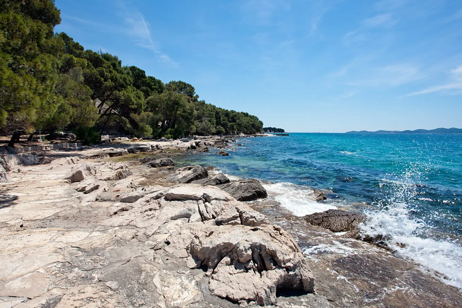 Plaża przy hotelu Bungalows Pine Beach Pakostane