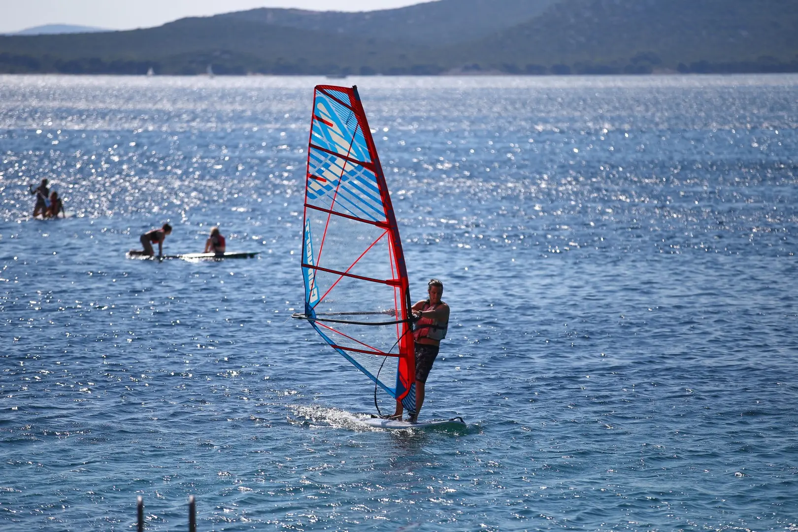 Plaża przy hotelu Bungalows Pine Beach Pakostane