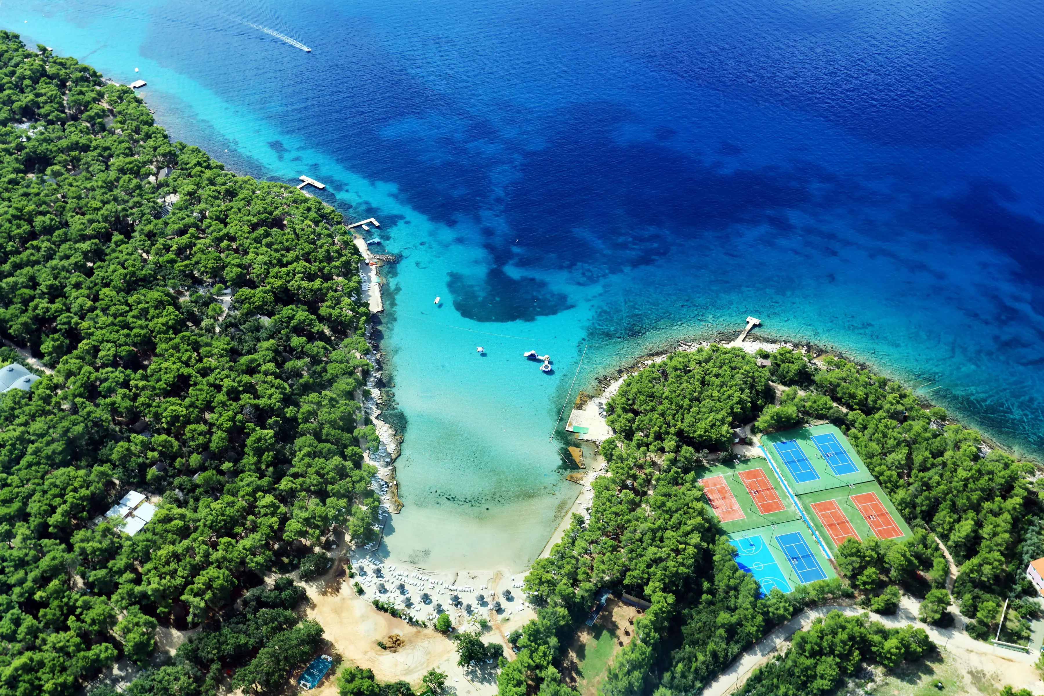 Plaża przy hotelu Bungalows Pine Beach Pakostane