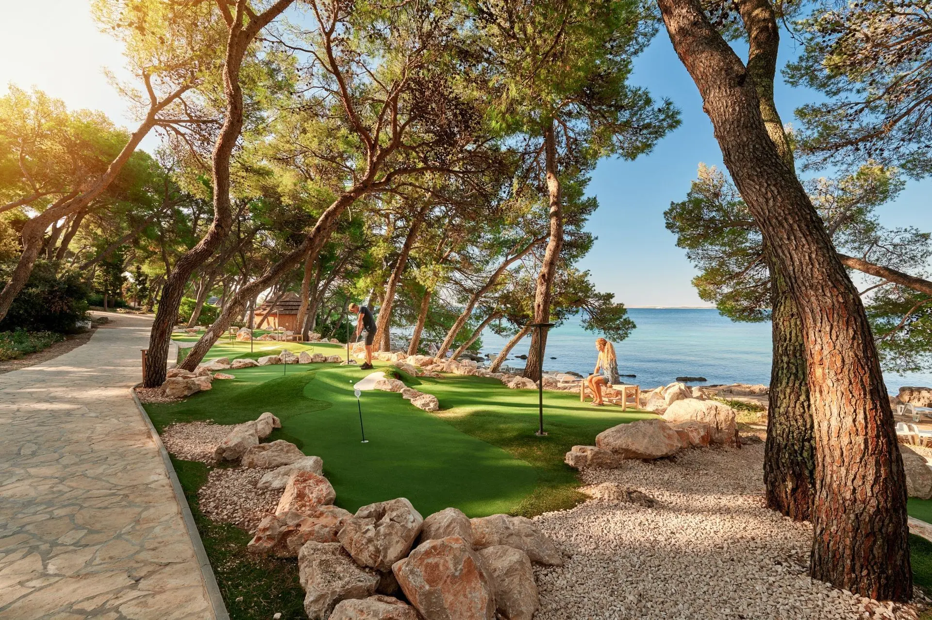 Plaża przy hotelu Bungalows Pine Beach Pakostane
