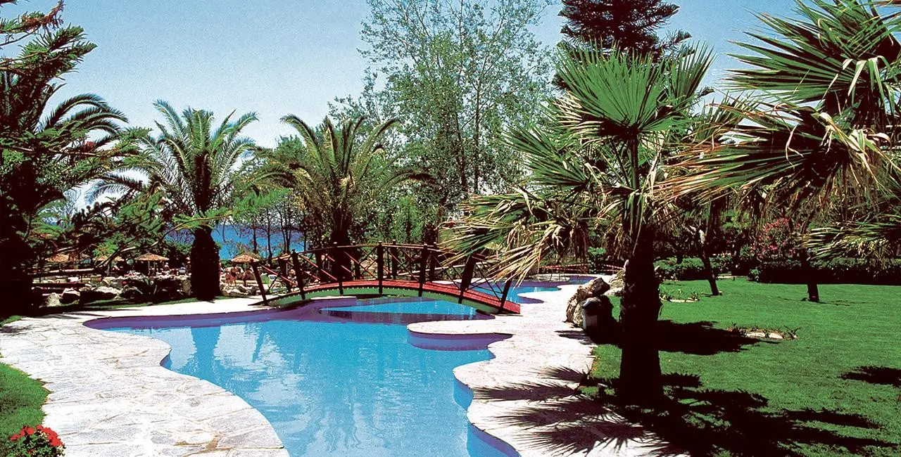 Basen w hotelu Calypso Palace