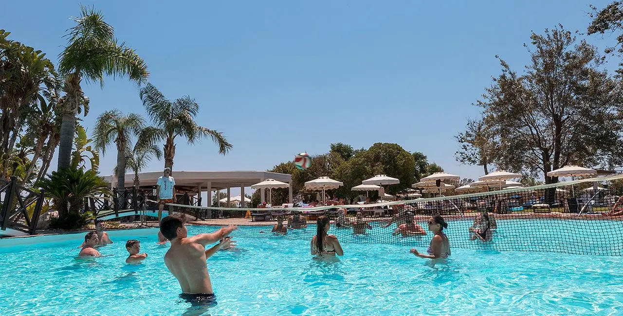 Basen w hotelu Calypso Palace