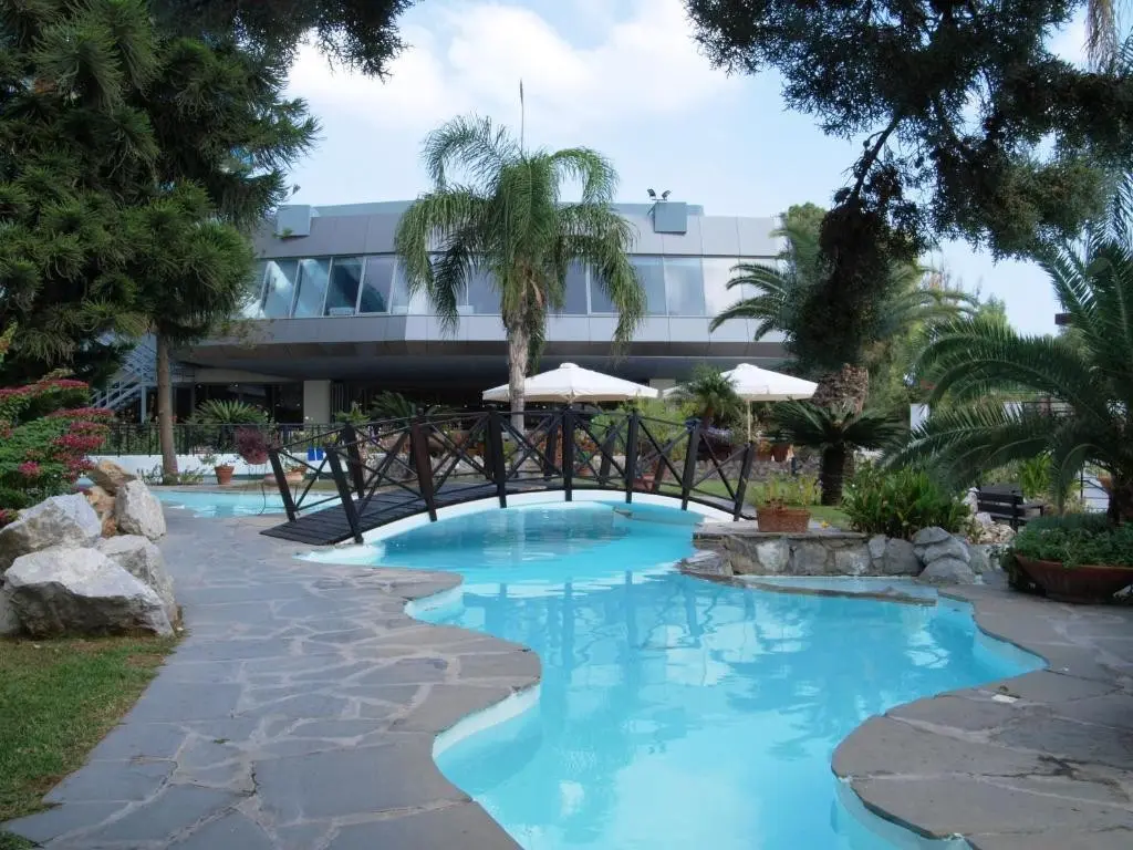 Basen w hotelu Calypso Palace
