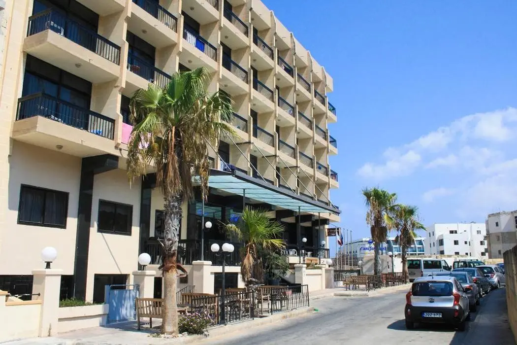 Canifor Hotel — CANIFOR