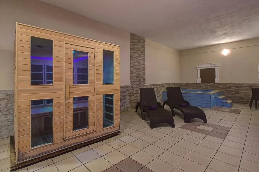 Canifor Hotel — CANIFOR