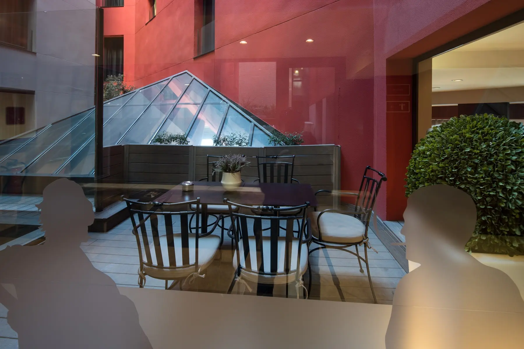 Restauracja i jedzenie w hotelu Catalonia Eixample 1864