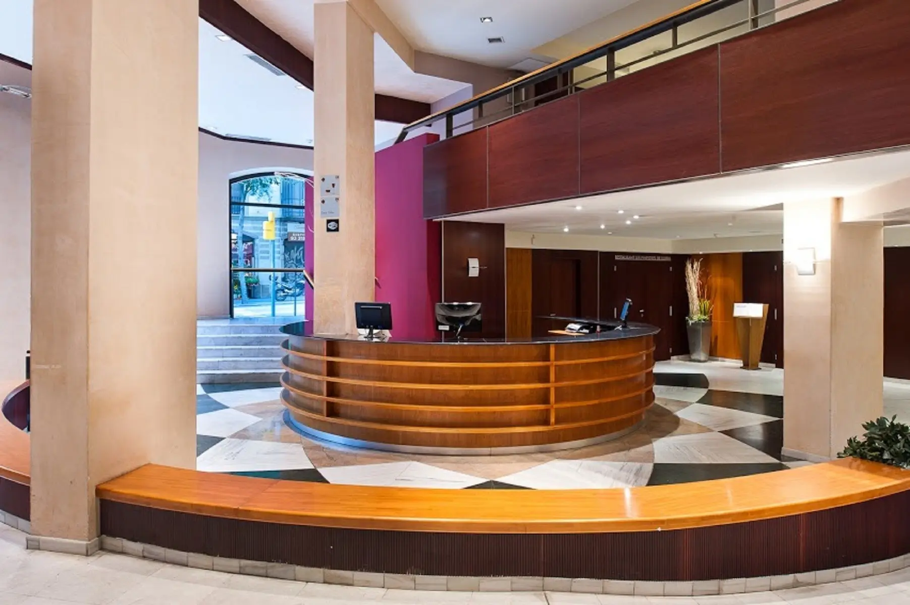 Lobby hotelu Catalonia Eixample 1864
