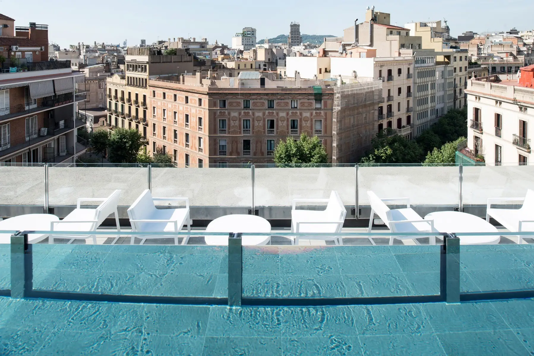 Basen w hotelu Catalonia Eixample 1864