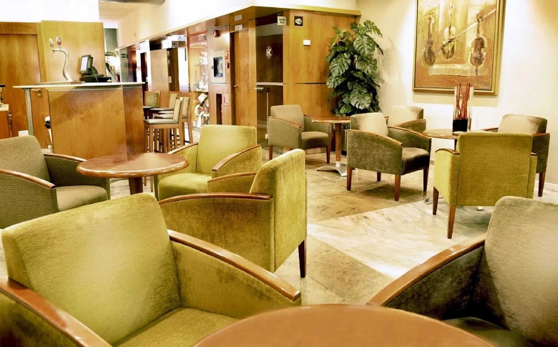 Lobby hotelu Catalonia Gracia (ex La Pedrera)