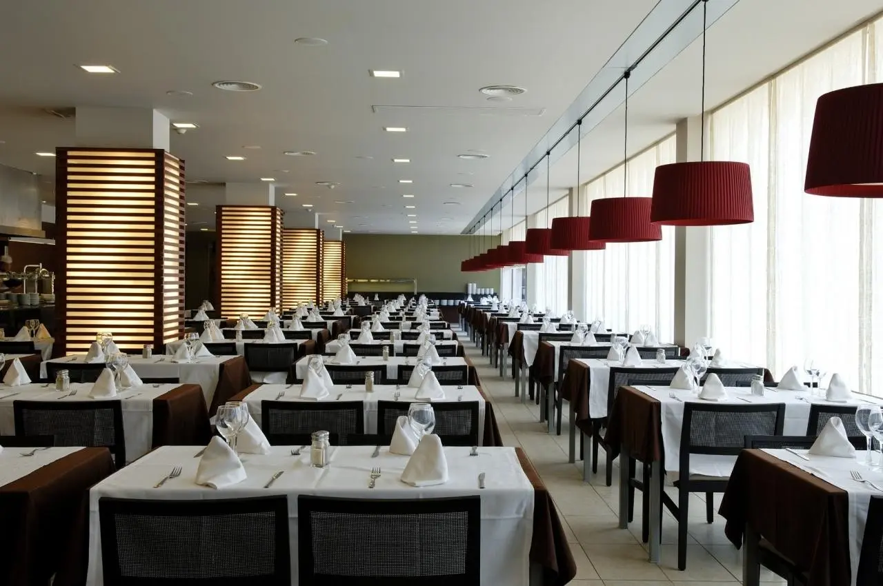 Restauracja i jedzenie w hotelu Cesar Augustus