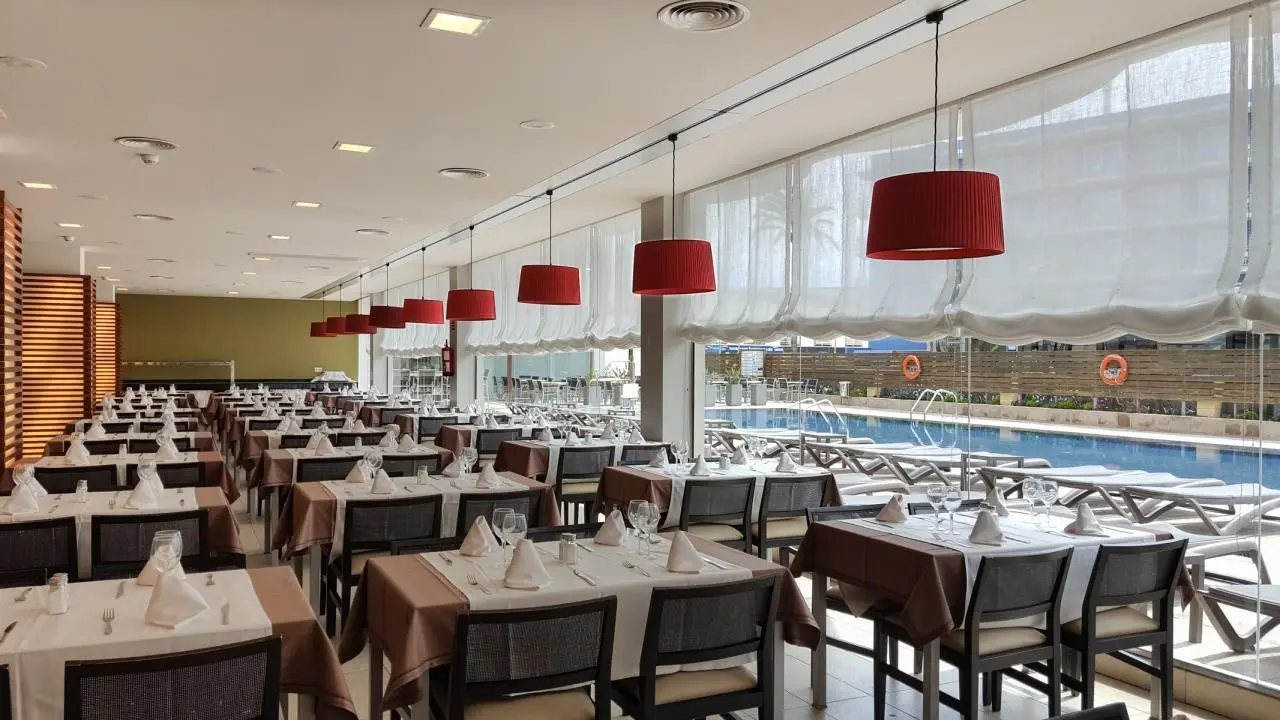 Restauracja i jedzenie w hotelu Cesar Augustus