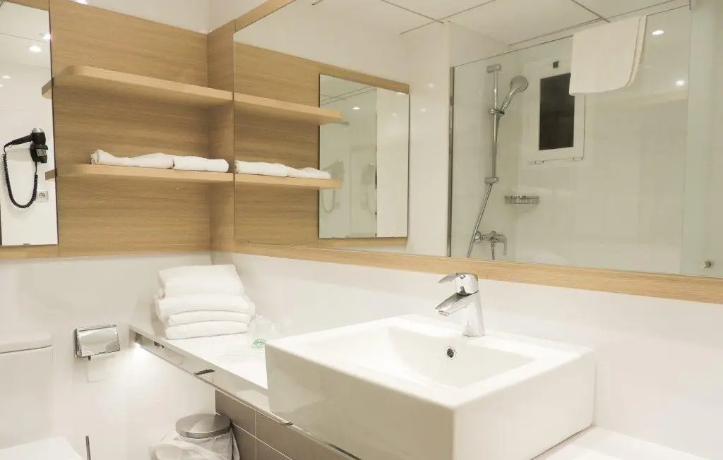 Łazienka w pokoju hotelu Cesar Augustus