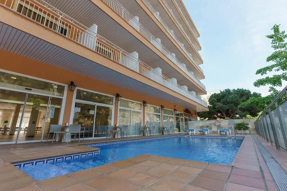 Basen w hotelu Checkin Catalonia