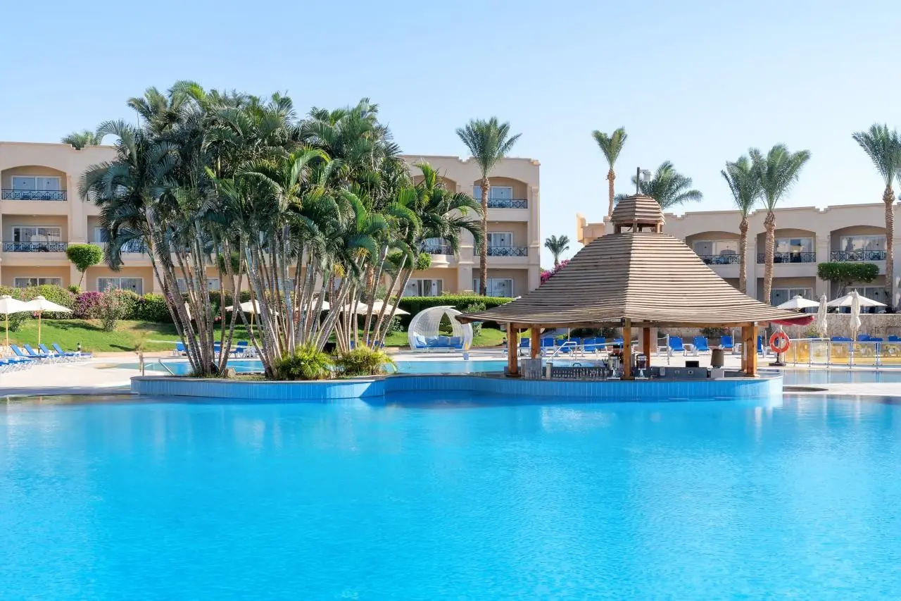 Basen w hotelu Cleopatra Luxury Resort Sharm
