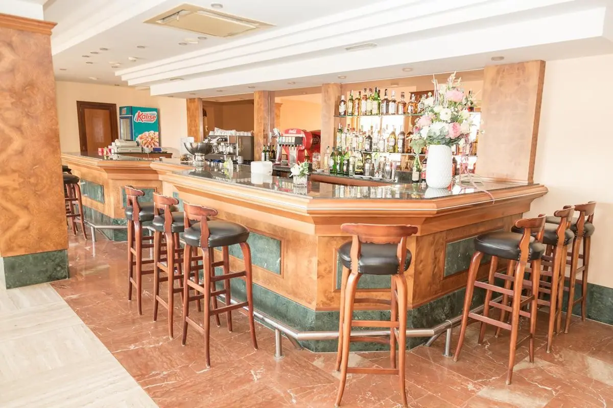 Restauracja i jedzenie w hotelu Club SIllot