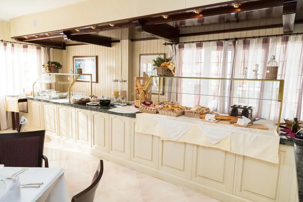 Restauracja i jedzenie w hotelu Club SIllot