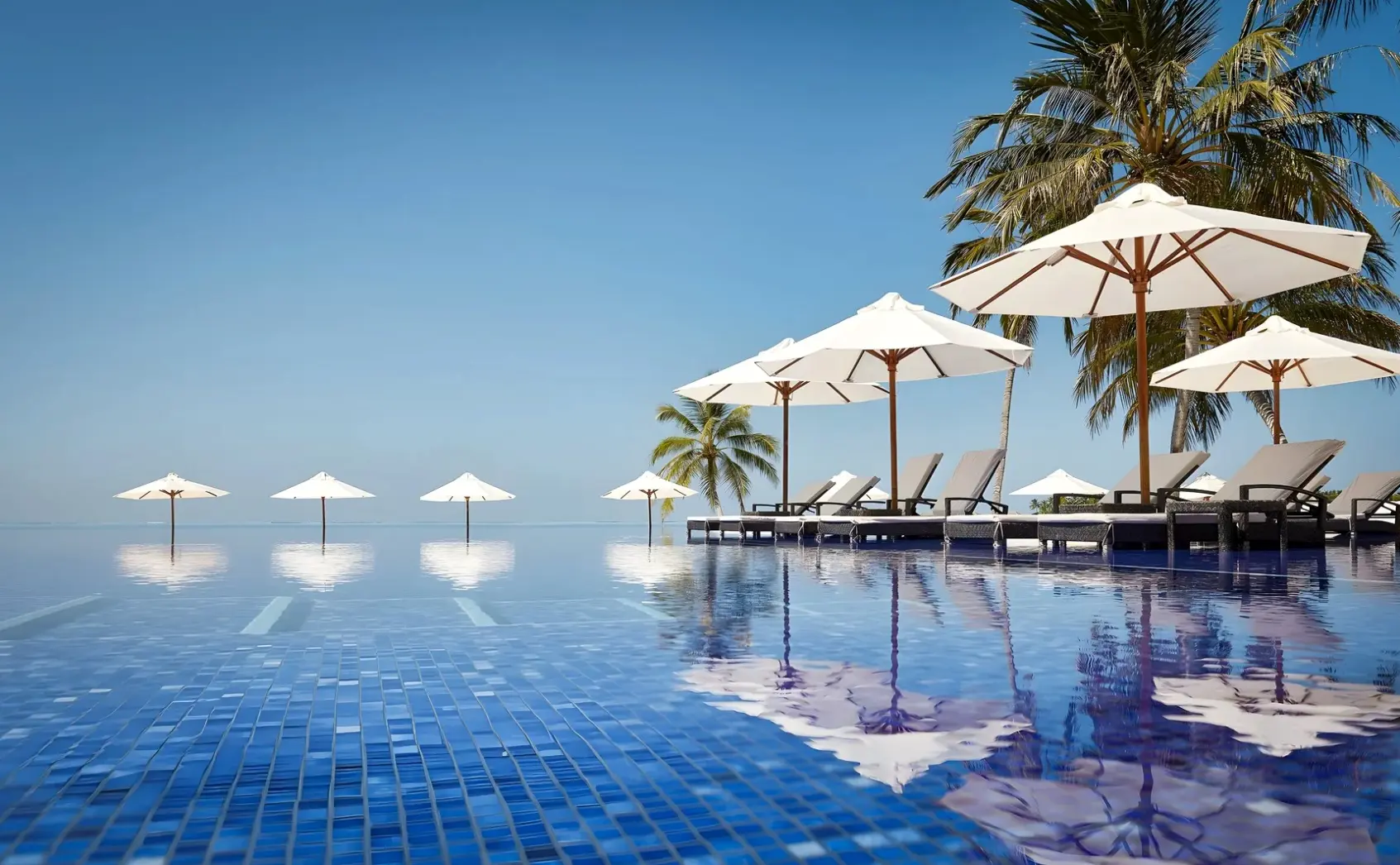 Basen w hotelu Conrad Maldives Rangali Island