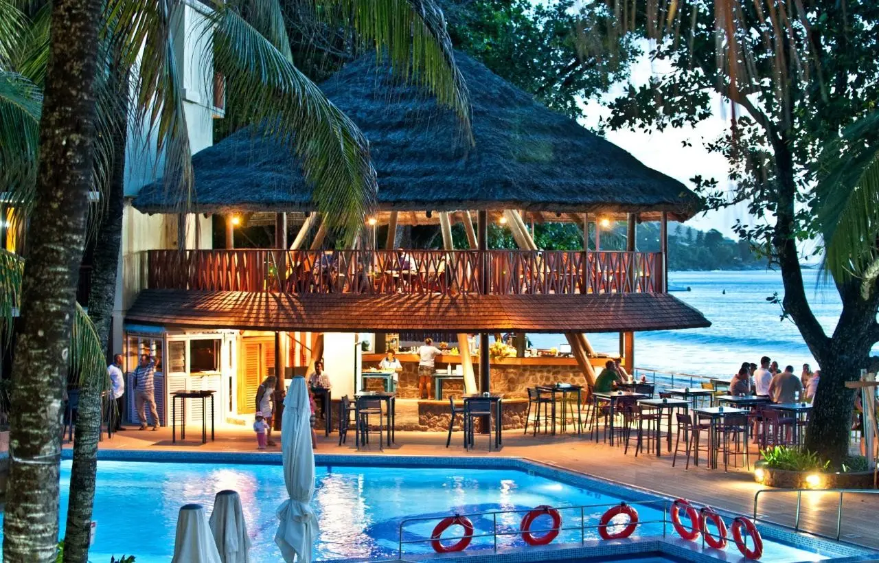 Basen w hotelu Coral Strand