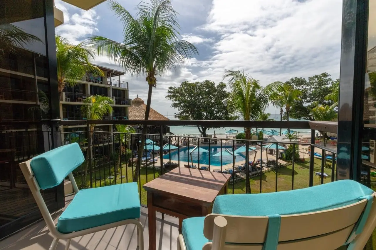 Basen w hotelu Coral Strand