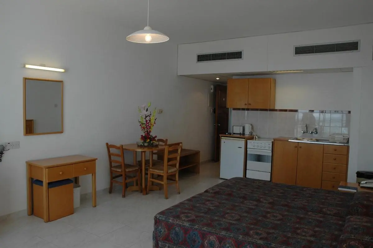 Pokój w hotelu Corallia Beach Apartments