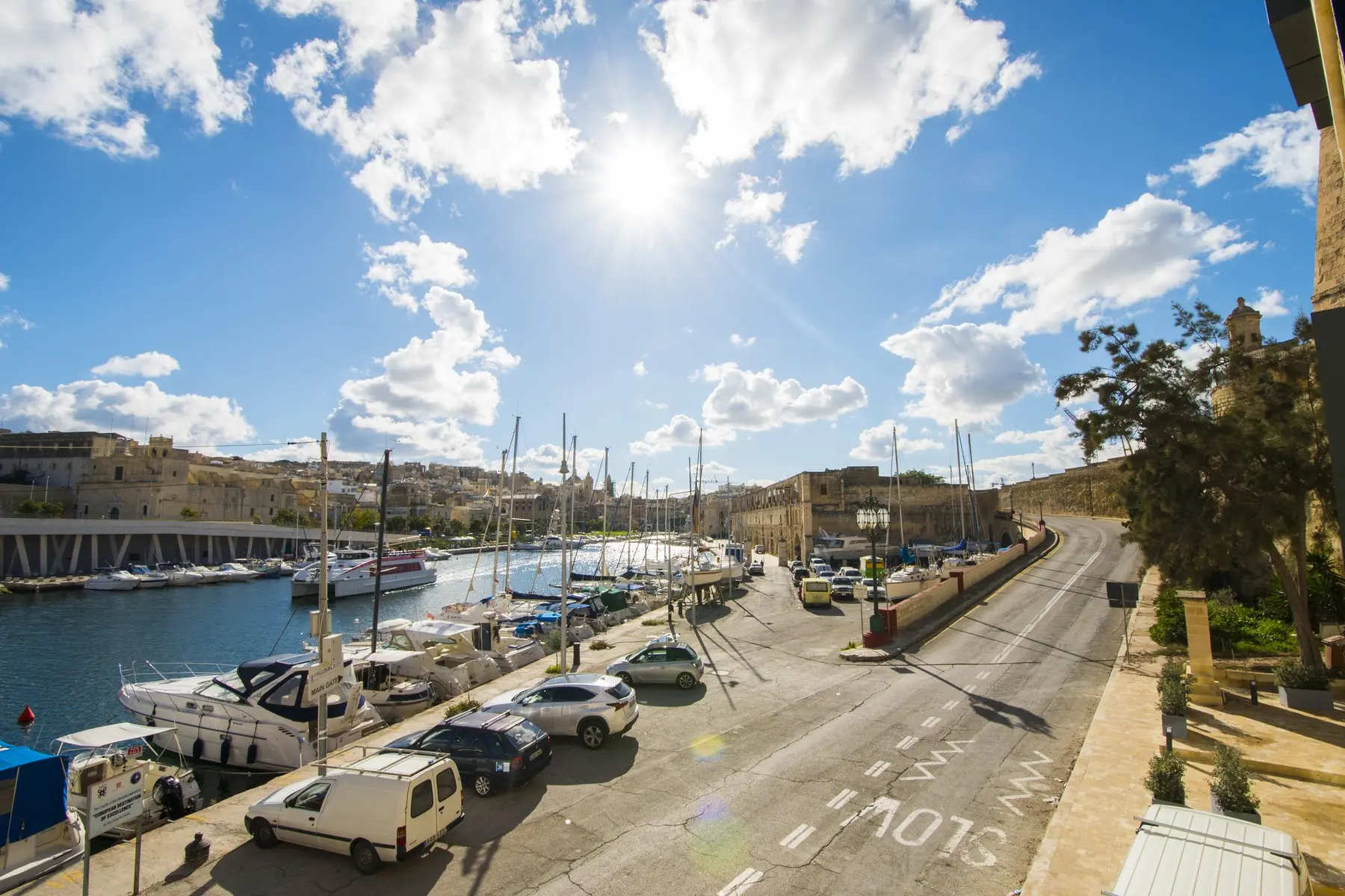 Widok z hotelu Cugo Gran Macina Grand Harbour