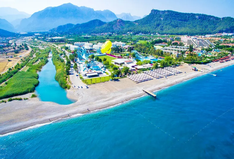 Plaża przy hotelu Daima Biz