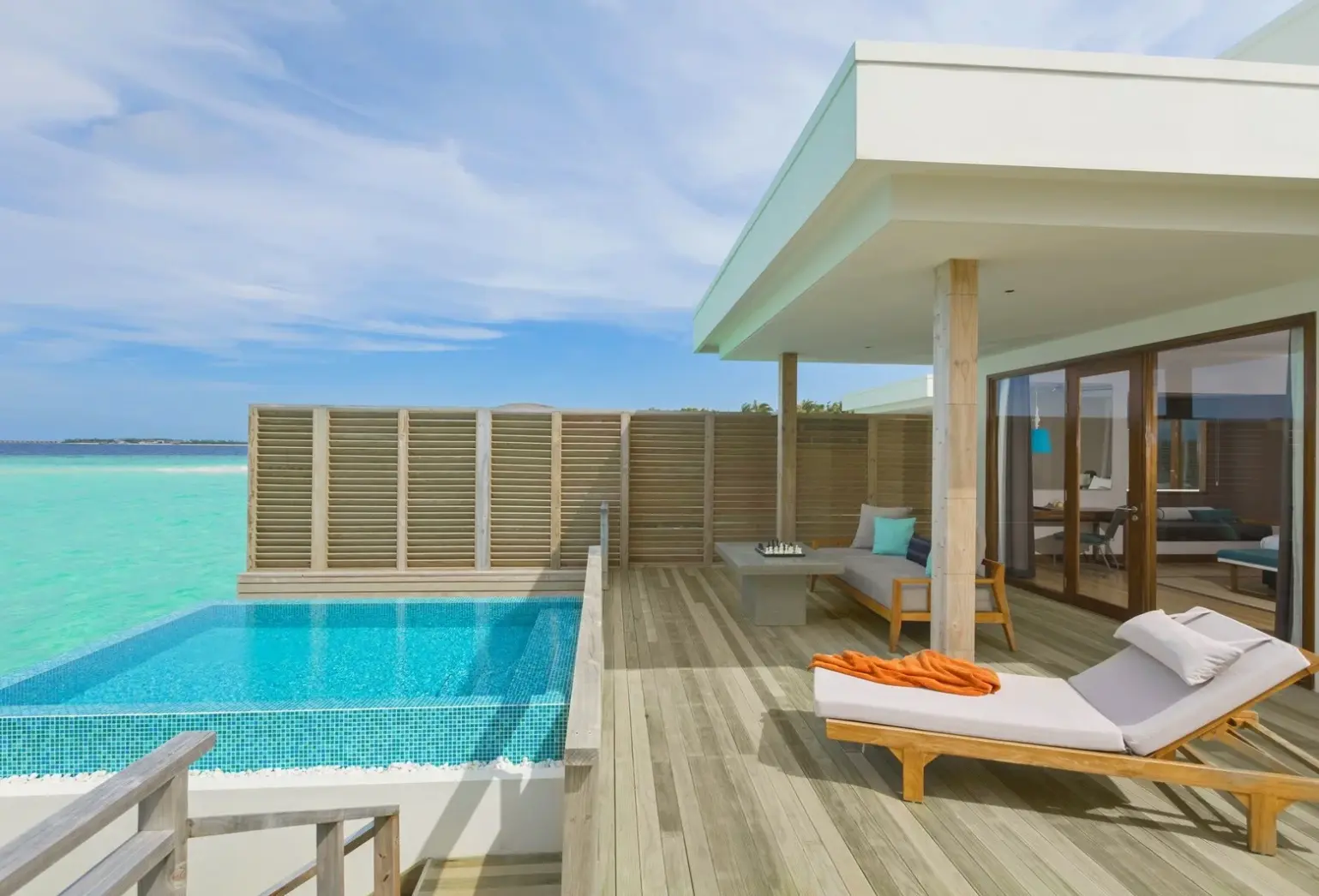 Basen w hotelu Dhigali Maldives