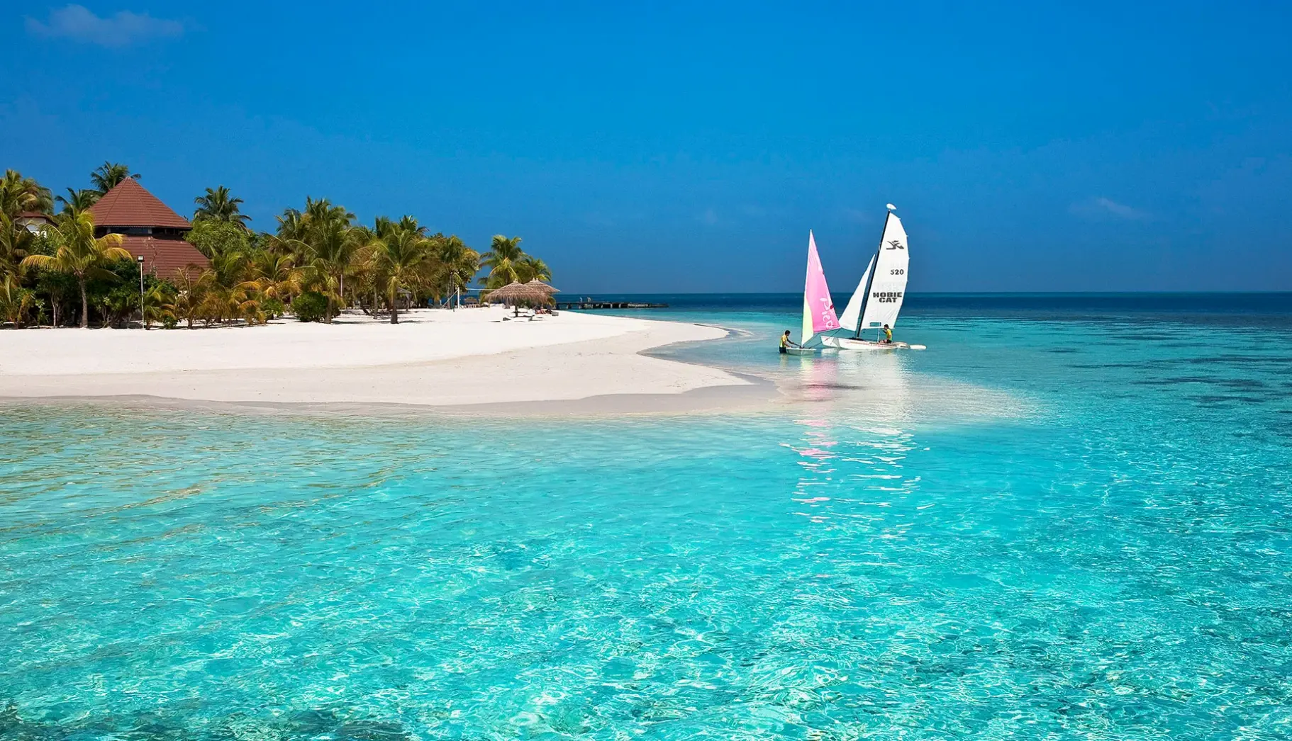 Plaża przy hotelu Diamonds Athuruga Island Resort