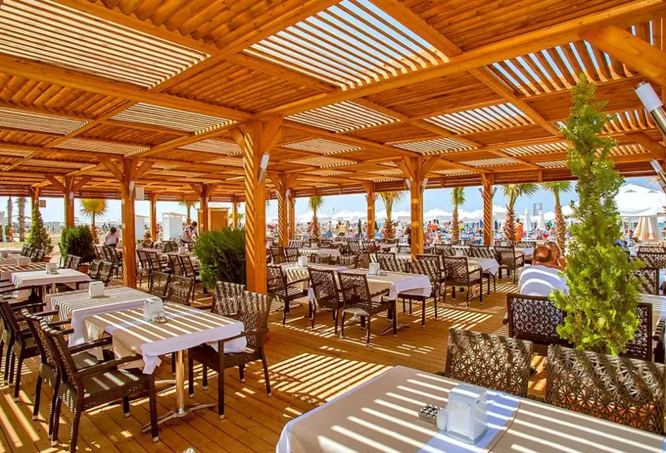 Restauracja i jedzenie w hotelu Dream World Aqua