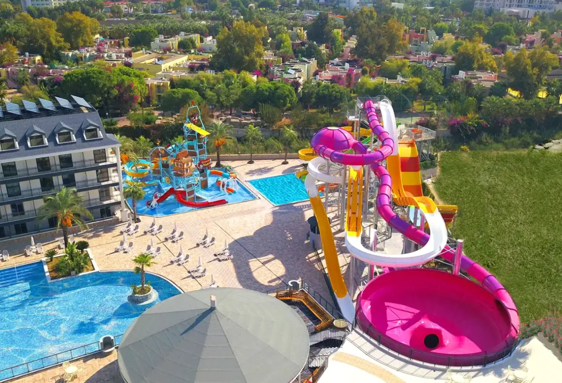 Basen w hotelu Dream World Palace
