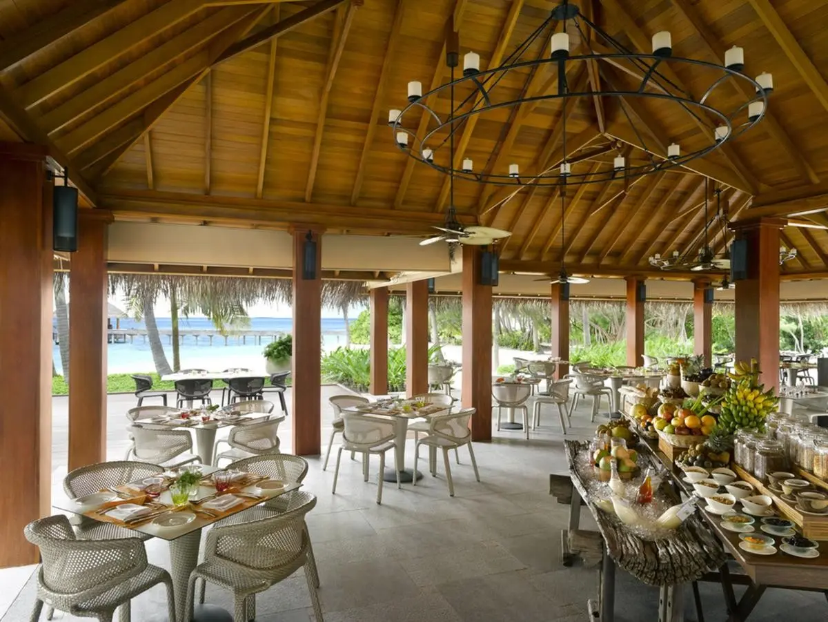 Restauracja i jedzenie w hotelu Dusit Thani Maldives