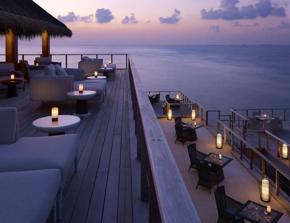 Restauracja i jedzenie w hotelu Dusit Thani Maldives