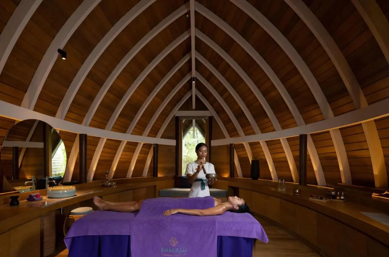 Emerald Faarufushi Resort & Spa — EMERALD FAARUFUSHI RESORT & SPA